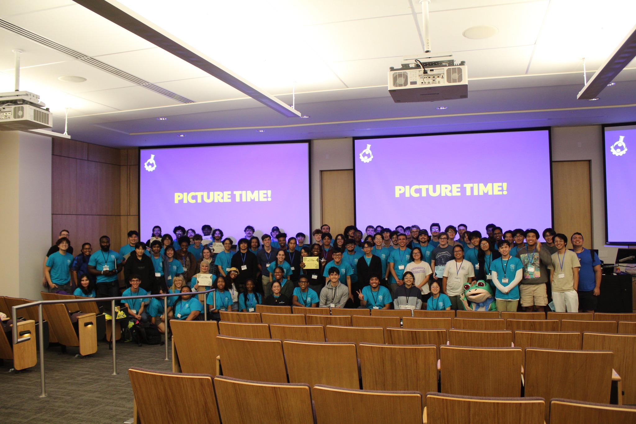 Group picture of everyone Everyone after the event